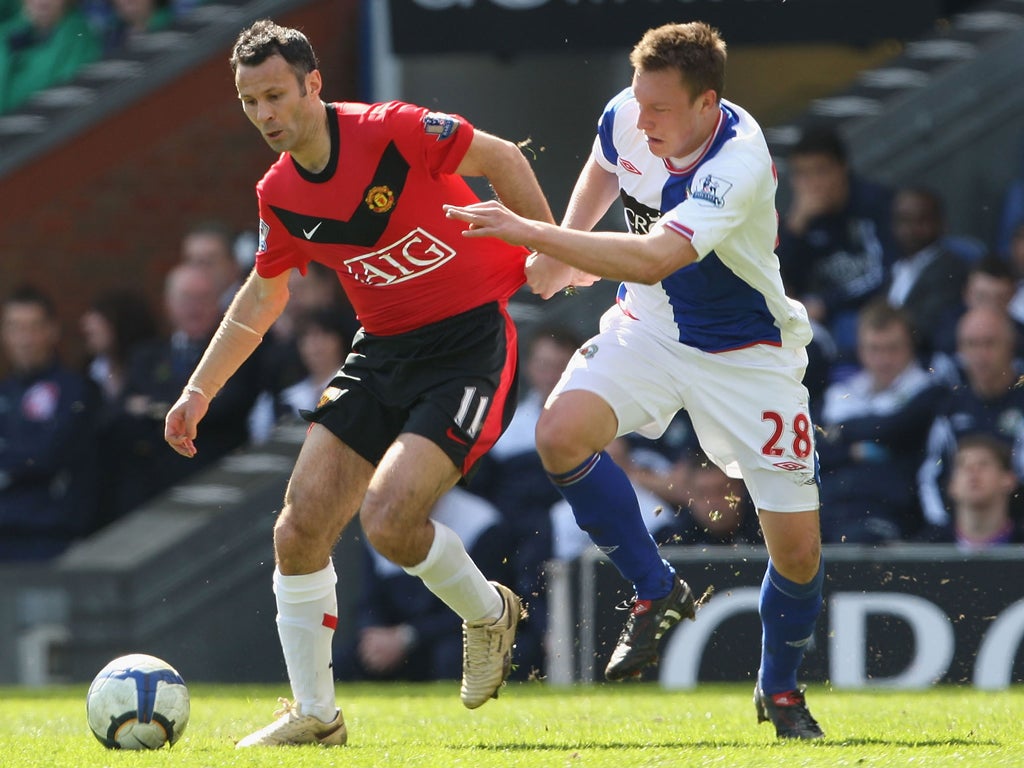 Phil Jones - Hành trình sự nghiệp của một ngôi sao bóng đá Anh