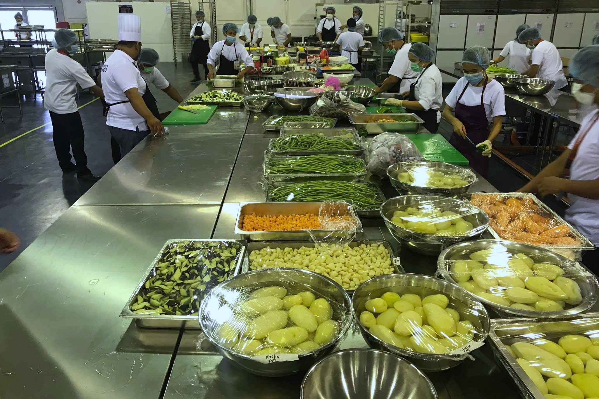 Bị VĐV kêu đói ăn, đầu bếp Philippines post ảnh nhà hàng xịn xò hình ảnh