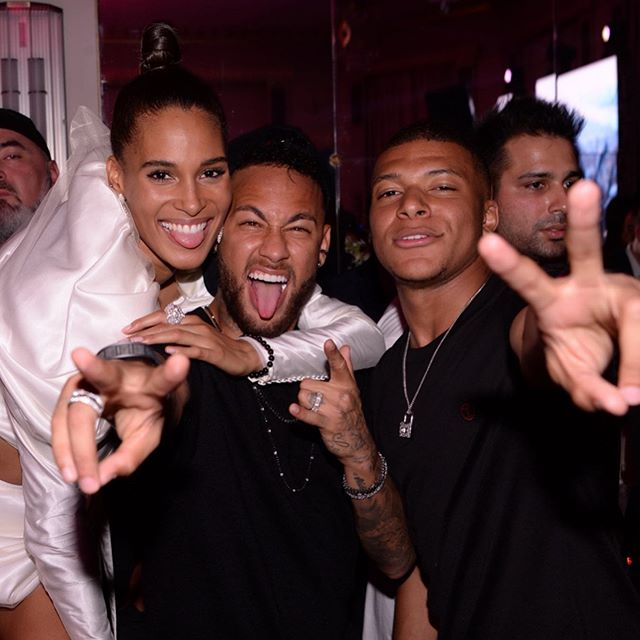 Neymar chính thức thoát Ế trong Giáng sinh này?