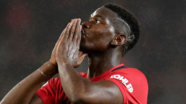 Không ra sân trước Burnley, tiền vệ Paul Pogba làm gì ở nhà hình ảnh