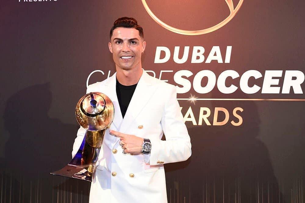 Ronaldo khoe trang sức trị giá 19 tỷ đồng tại sự kiện ở Dubai hình ảnh
