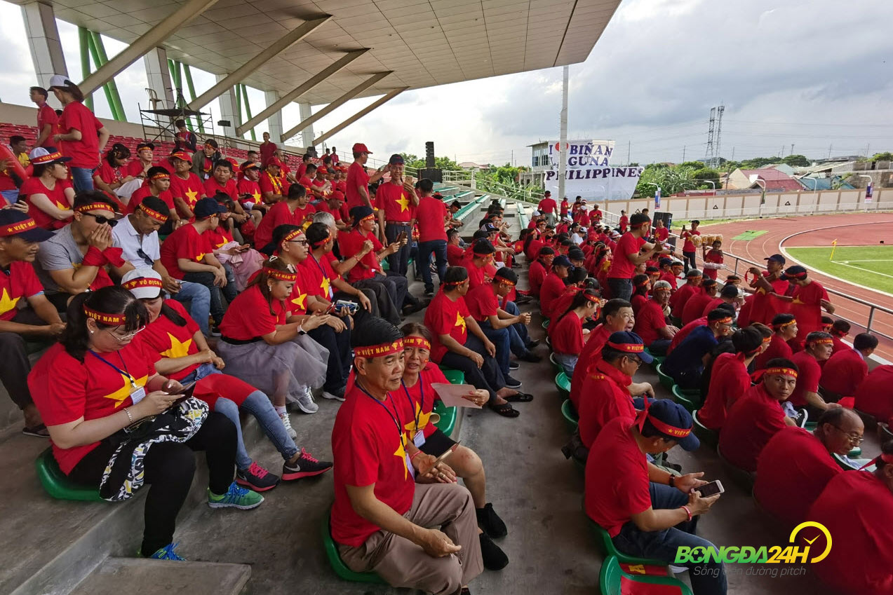 90 phút trước khi bóng lăn, sân vận động Binan ngập tràn sắc đỏ hình ảnh