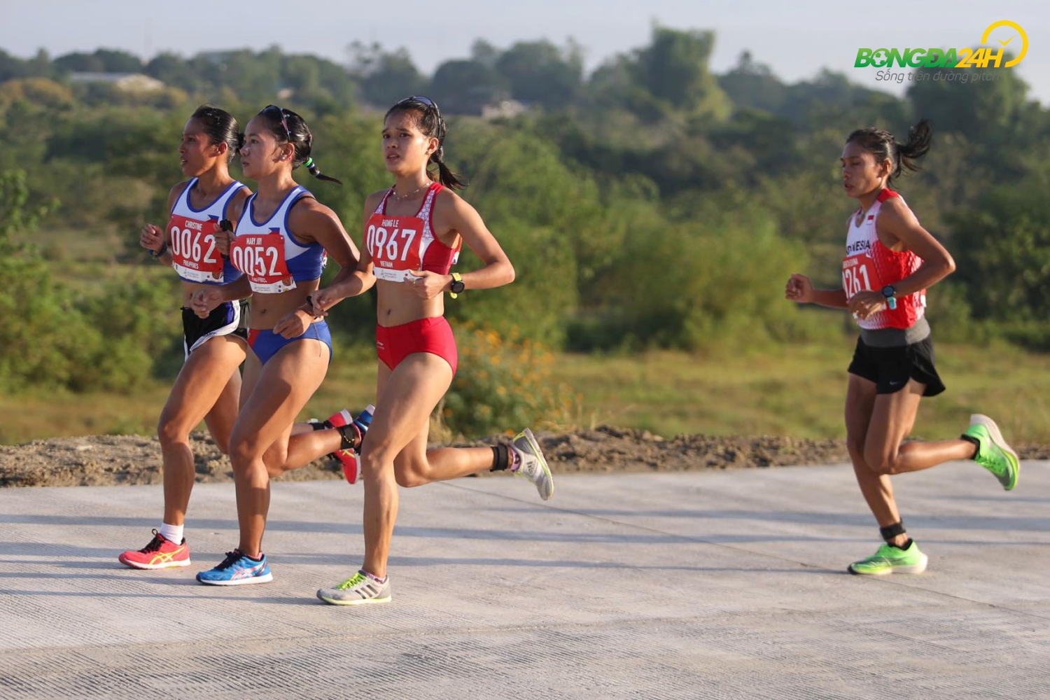Chùm ảnh Hồng Lệ giành HCĐ khi hoành thành 42km marathon hình ảnh