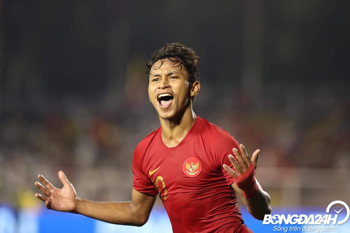 Osvaldo Haay cũng không kém cạnh khi cùng có 8 bàn như Đức Chinh