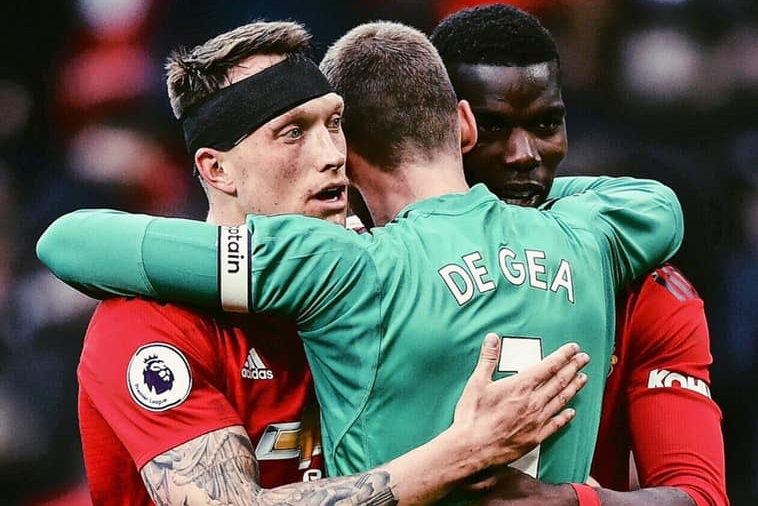 Phil Jones Gã vụng về tội nghiệp hình ảnh gốc 2