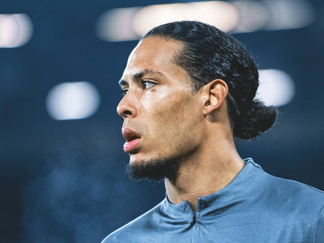 Virgil Van Dijk: Ga boi ban, tran chien tu than