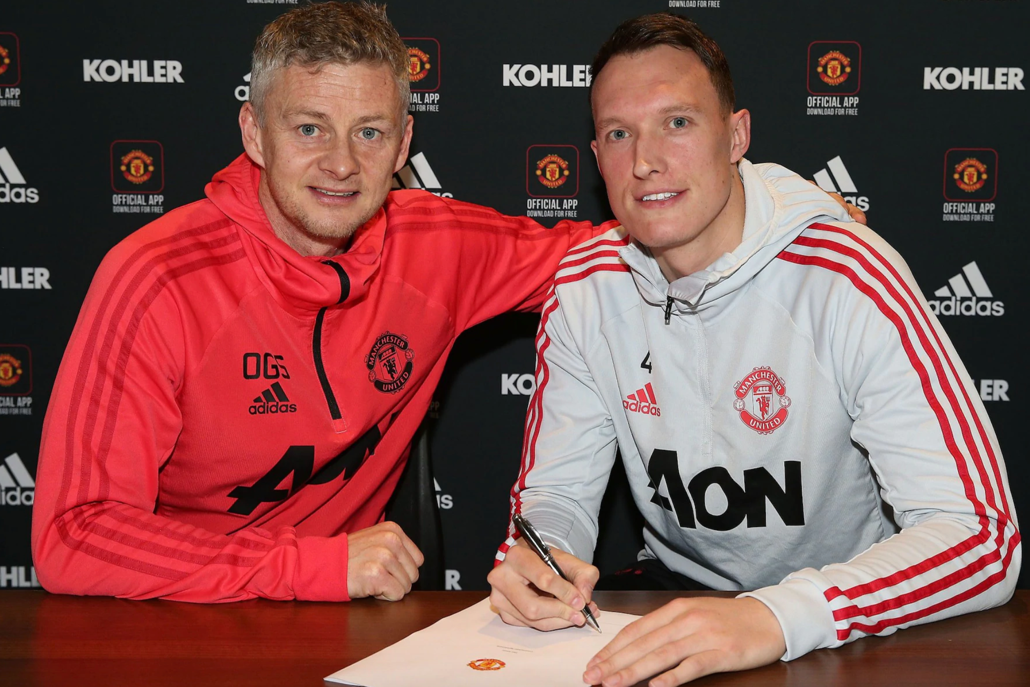 Phil Jones Gã vụng về đáng thương hình ảnh