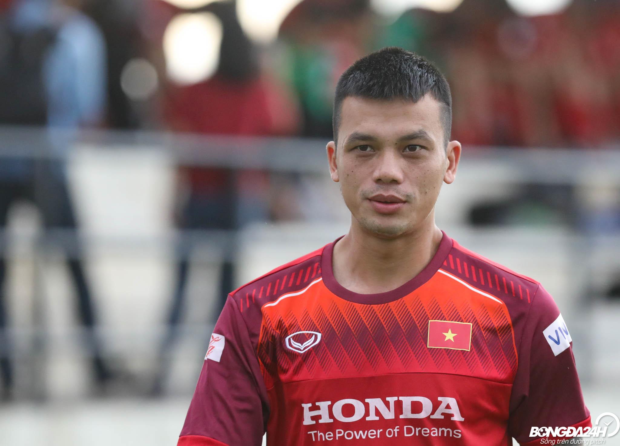 Trước buổi tập đầu tiên trên đất Thái, trung vệ Hữu Tuấn đánh giá ĐT Việt Nam hiện đang trên cơ ĐT Thái Lan.