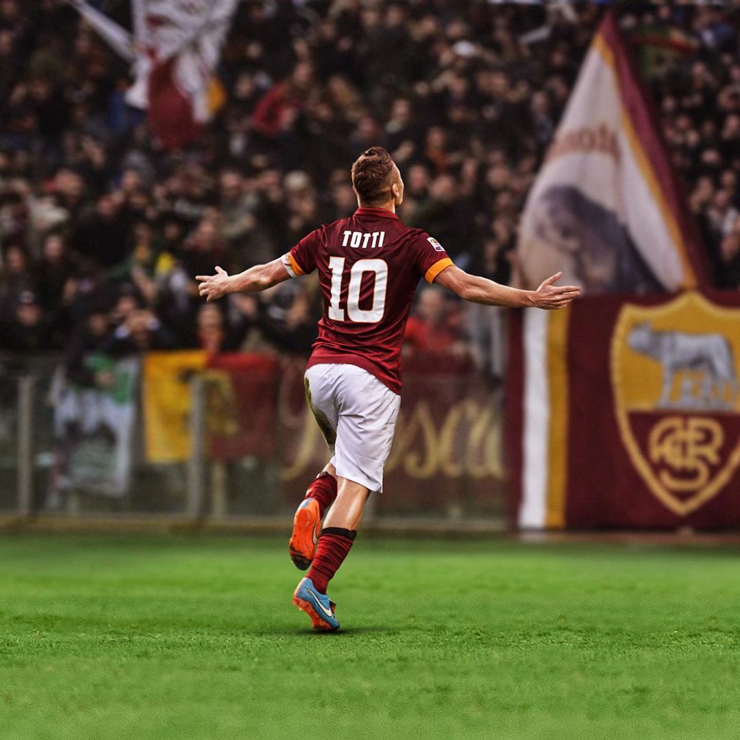 Ban tim mot dau si trong hinh hai nha vua, nguoi Roma goi ten Francesco Totti7