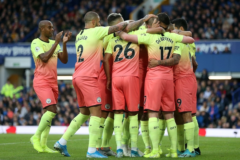 Everton 1-3 Man City: Manchester City gianh chien thang, nhung Pep Guardiola van chua the vui