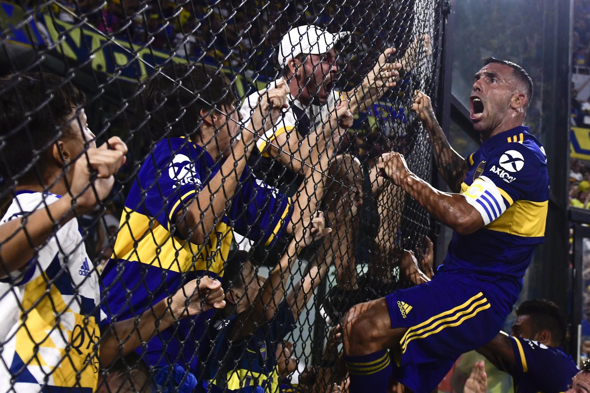 Carlos Tevez Bình minh trở lại ở Boca Juniors với gã du mục hình ảnh gốc 2