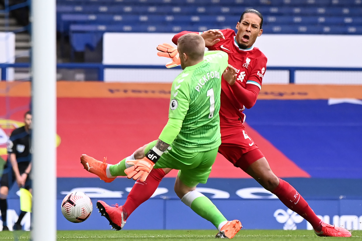 Chấn thương của Virgil van Dijk đặt dấu hỏi cho Liverpool hình ảnh