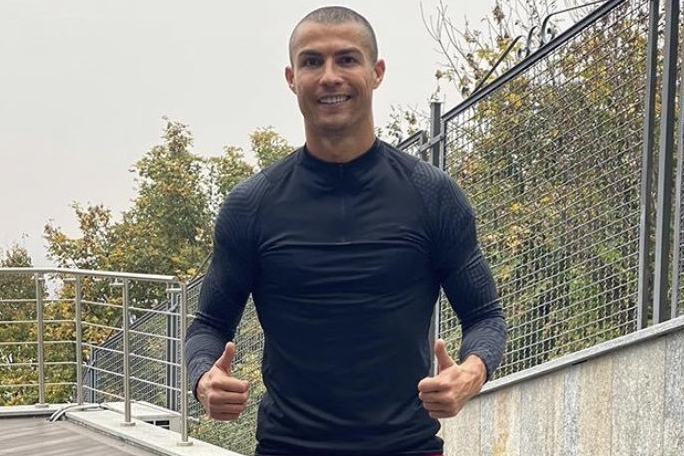 Cristiano Ronaldo khoe ảnh tóc mới, đăng caption ‘so deep’ hình ảnh