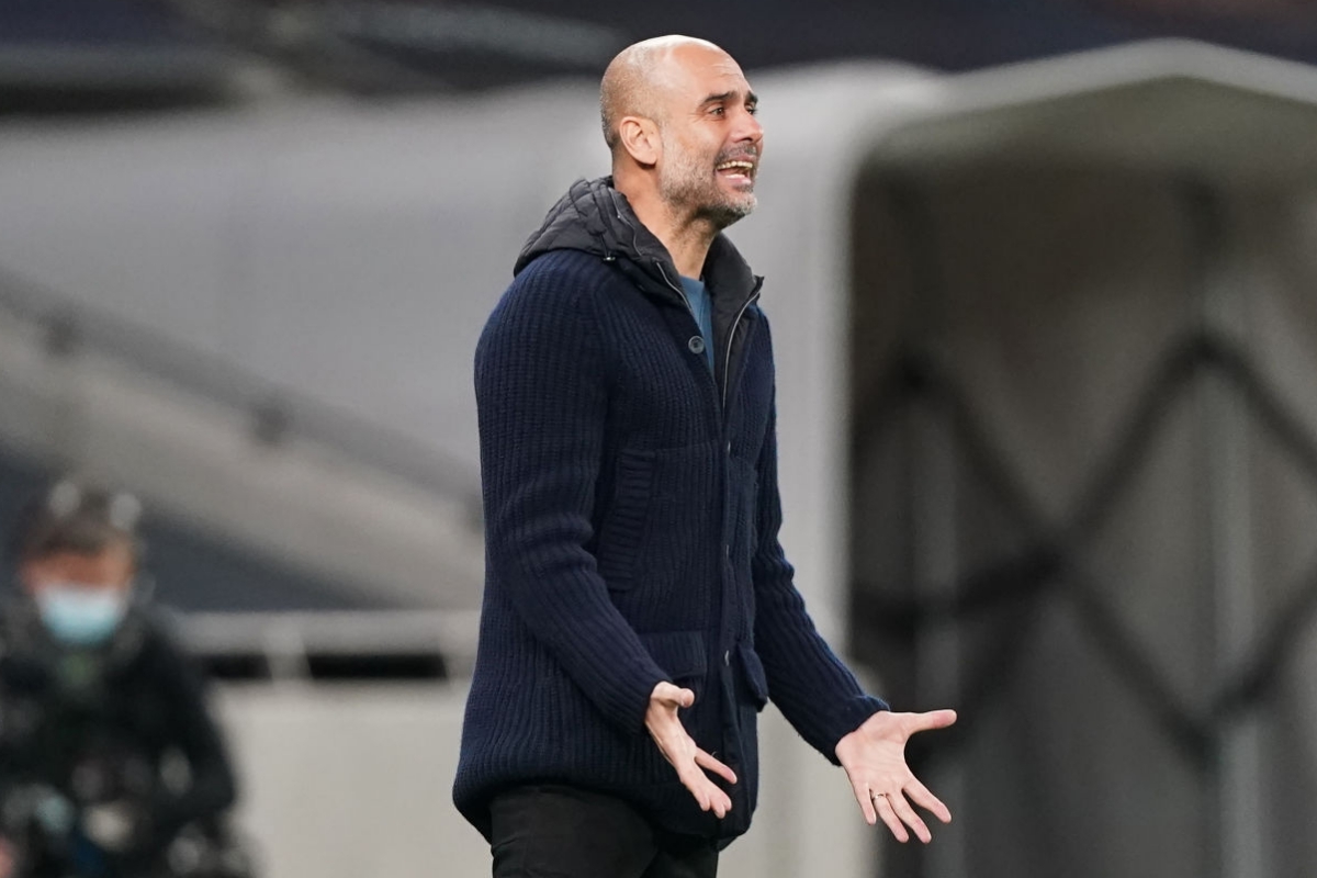 HLV Pep Guardiola lại phàn nàn về hàng phòng ngự trăm triệu hình ảnh