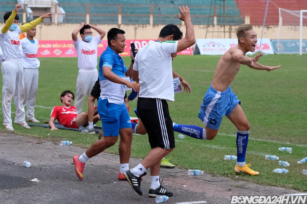 U21 Khánh Hoà ăn mừng vé vào bán kết nhưng hoá ra bị loại hình ảnh