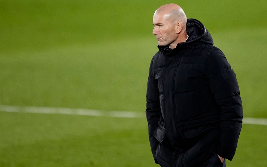 Zinedine Zidane đã thoát khỏi miệng hố nhờ niềm tin vào cựu binh hình ảnh