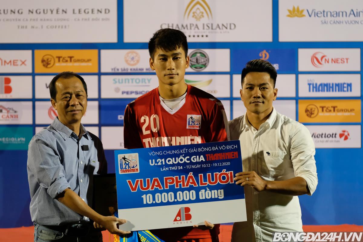 Nham Manh Dung vua pha luoi U21 Quoc gia voi 4 ban thang