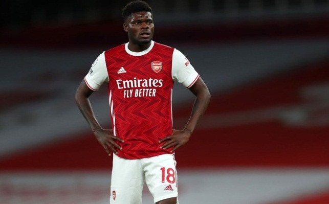Thomas Partey dang trong thoi gian dieu tri chan thuong