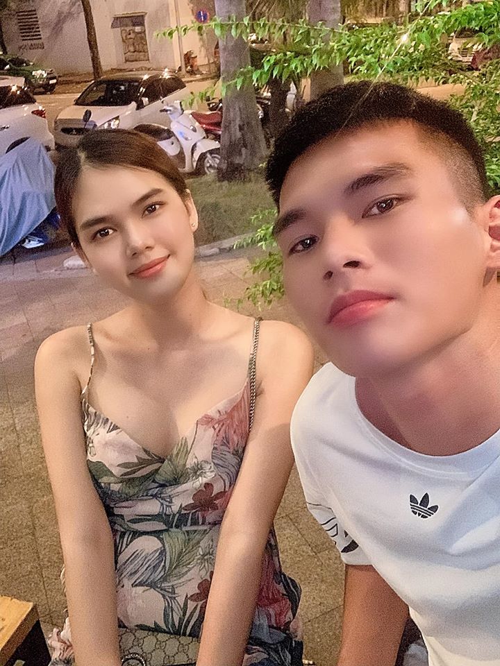 Ngọc Trinh hẹn hò với hot boy Lê Thành Phong của tuyển U21 VN