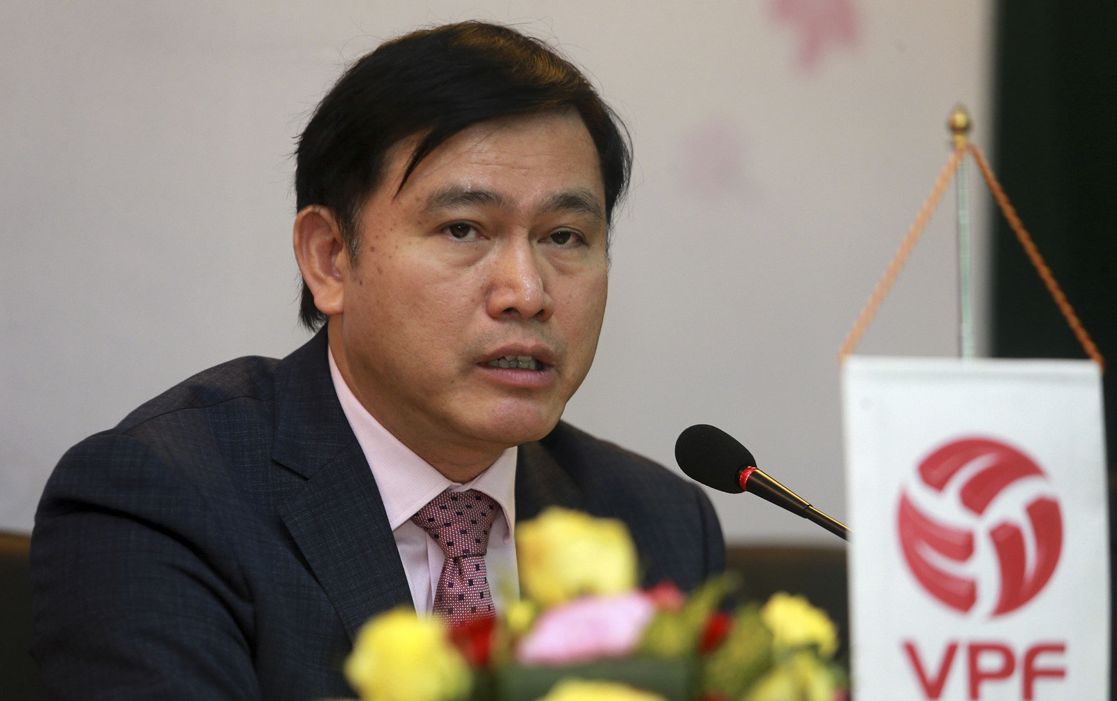 ong Tran Anh Tu chia se ve tinh hinh to chuc cac giai bong da chuyen nghiep Viet Nam vao sang 4/2
