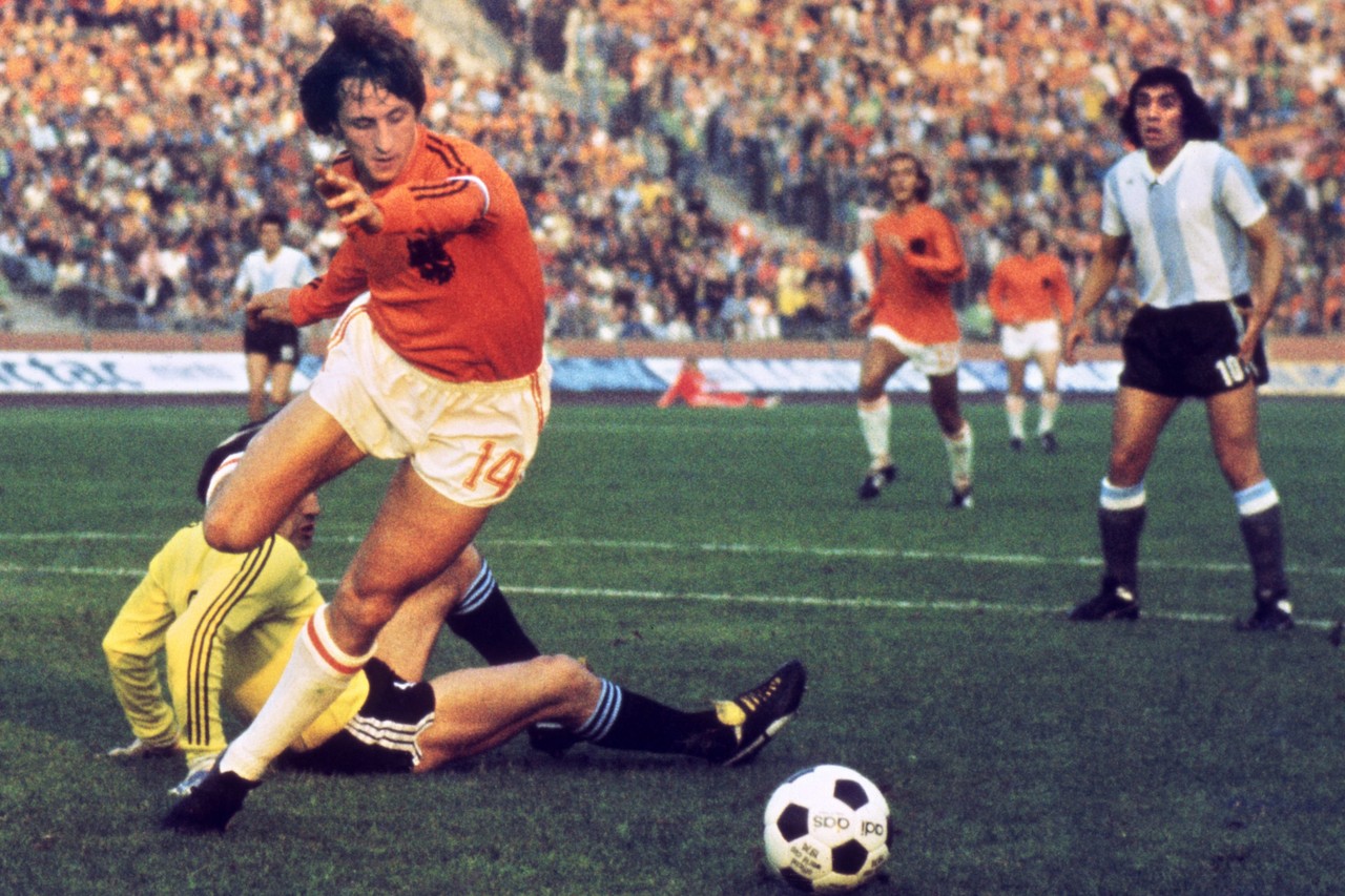 Johan Cruyff Thác là thể phách, còn là tinh anh hình ảnh