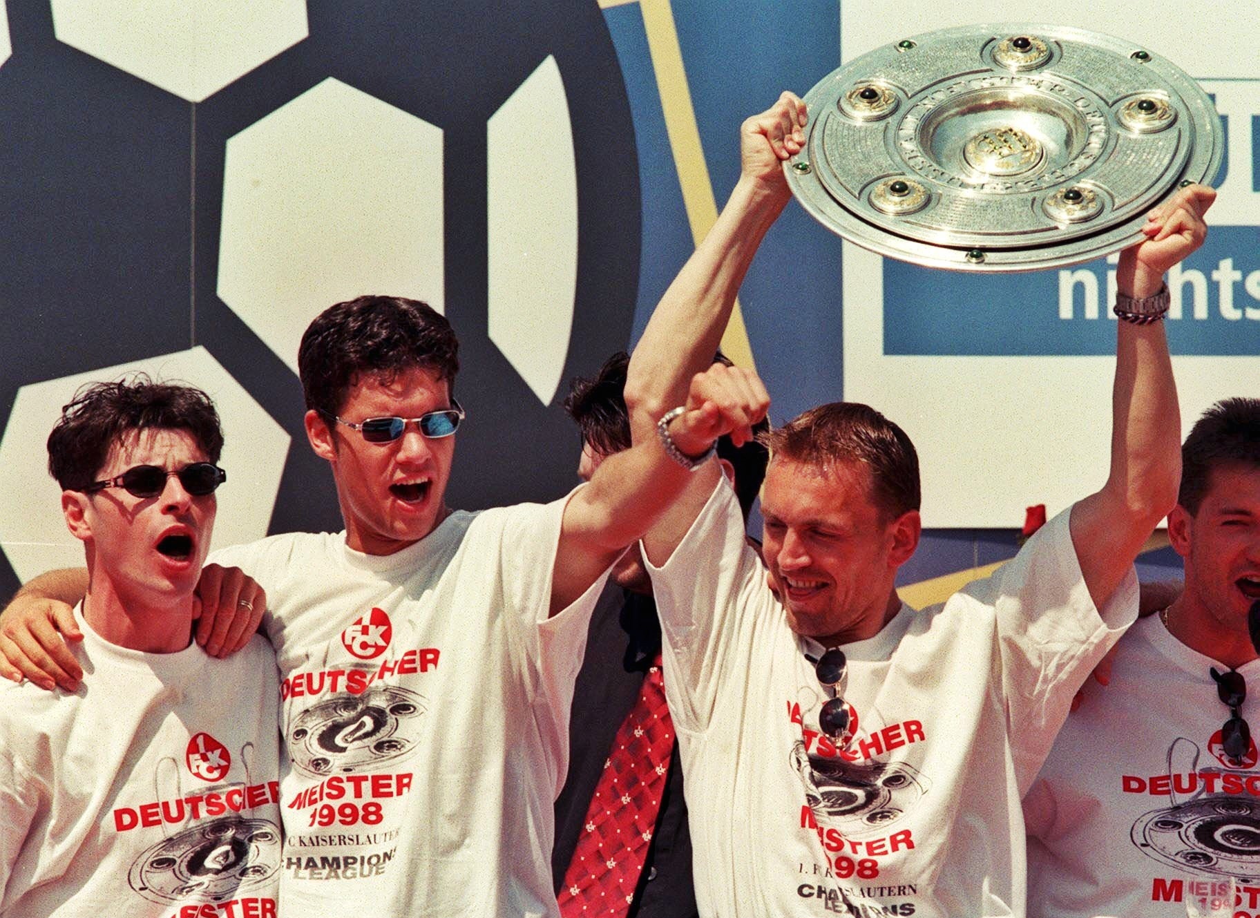 Kaiserslautern 1997/1998 - Tan binh Bundesliga lat do ngai vang Bayern Munich
