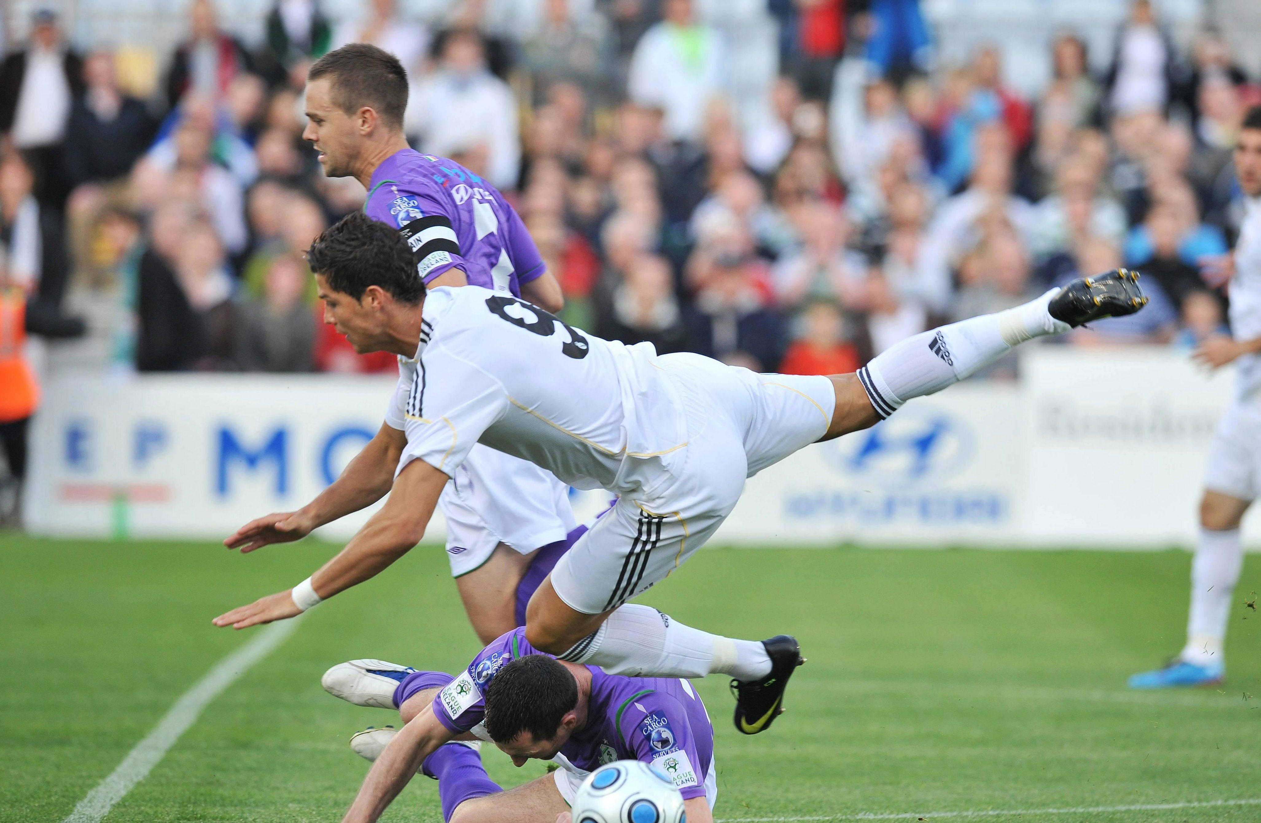 Cristiano Ronaldo và trận đấu khởi đầu ở Real Madrid hình ảnh