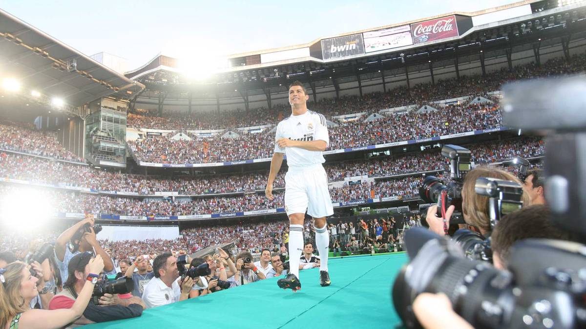 Cristiano Ronaldo ra mat Real Madrid