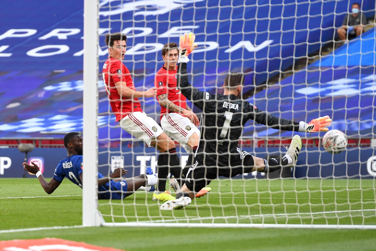 Harry Maguire phản lưới nhà trước Chelsea hình ảnh