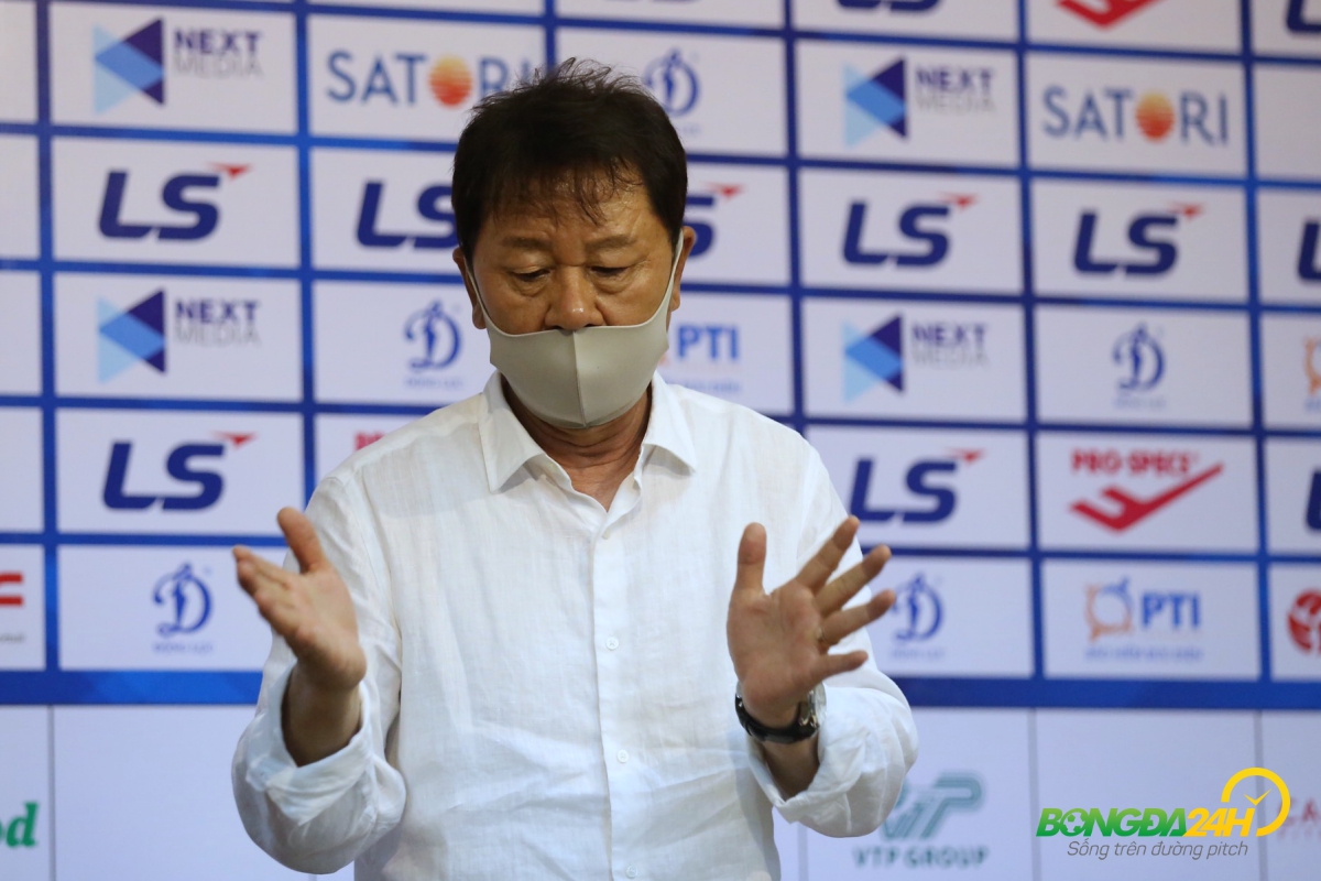 HLV Chung Hae Seong chia sẻ sau trận thua Hà Nội hình ảnh