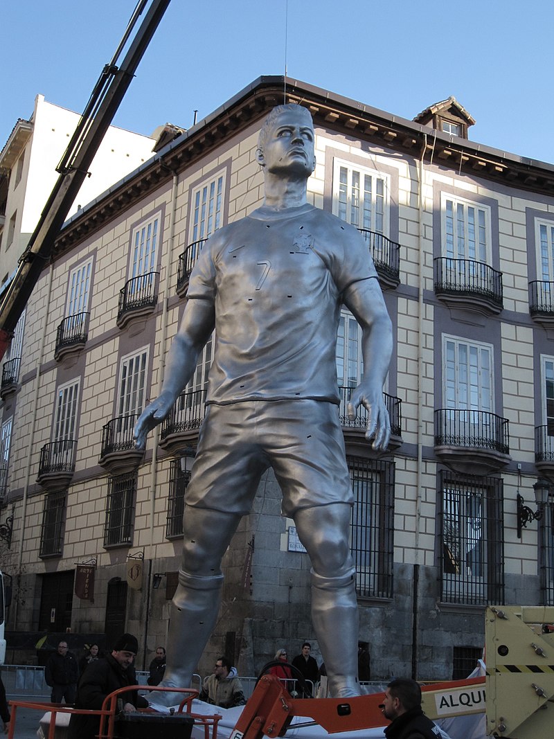 Buc tuong cua Ronaldo tai quang truong trung tam thu do Madrid, Tay Ban Nha