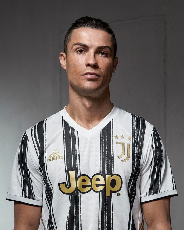 VIDEO Ronaldo cực ngầu trong mẫu áo sân nhà mới của Juventus hình ảnh