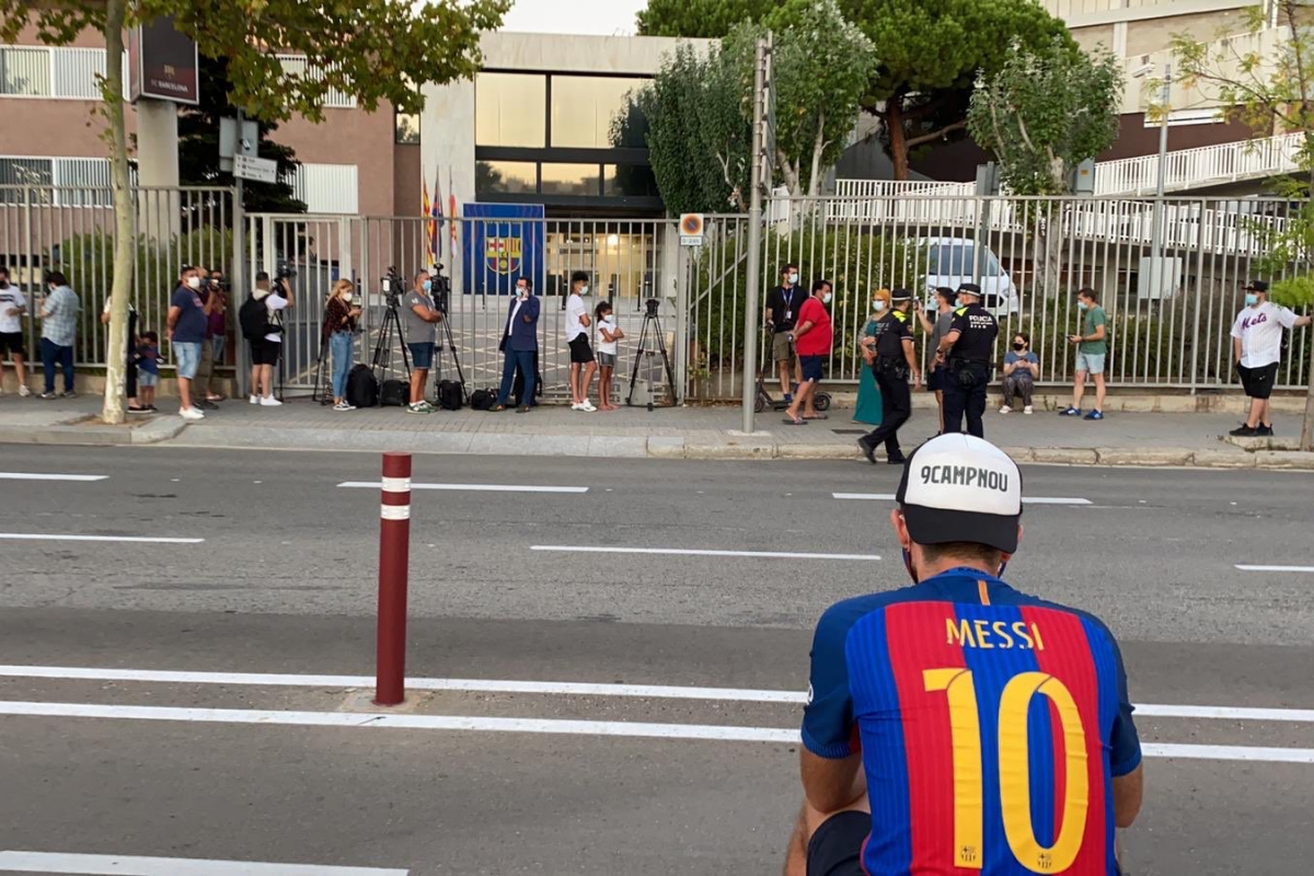 Lionel Messi đòi ra đi, fan Barca biểu tình hình ảnh