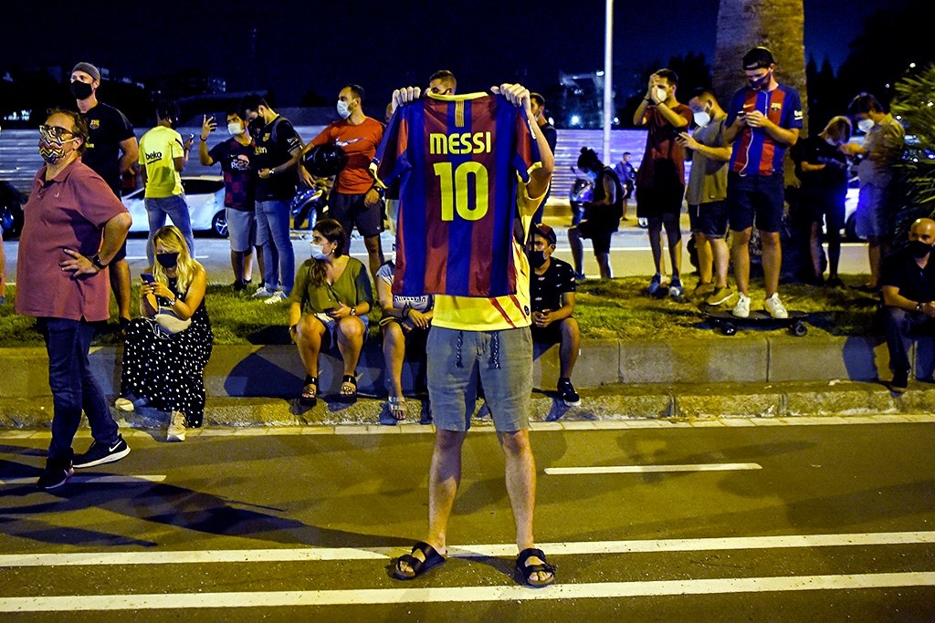 Lionel Messi đòi ra đi, fan Barca biểu tình hình ảnh