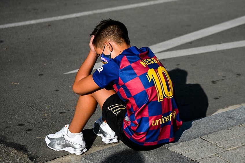 Xót xa với hình ảnh cậu bé bị Messi phản bội hình ảnh gốc 2