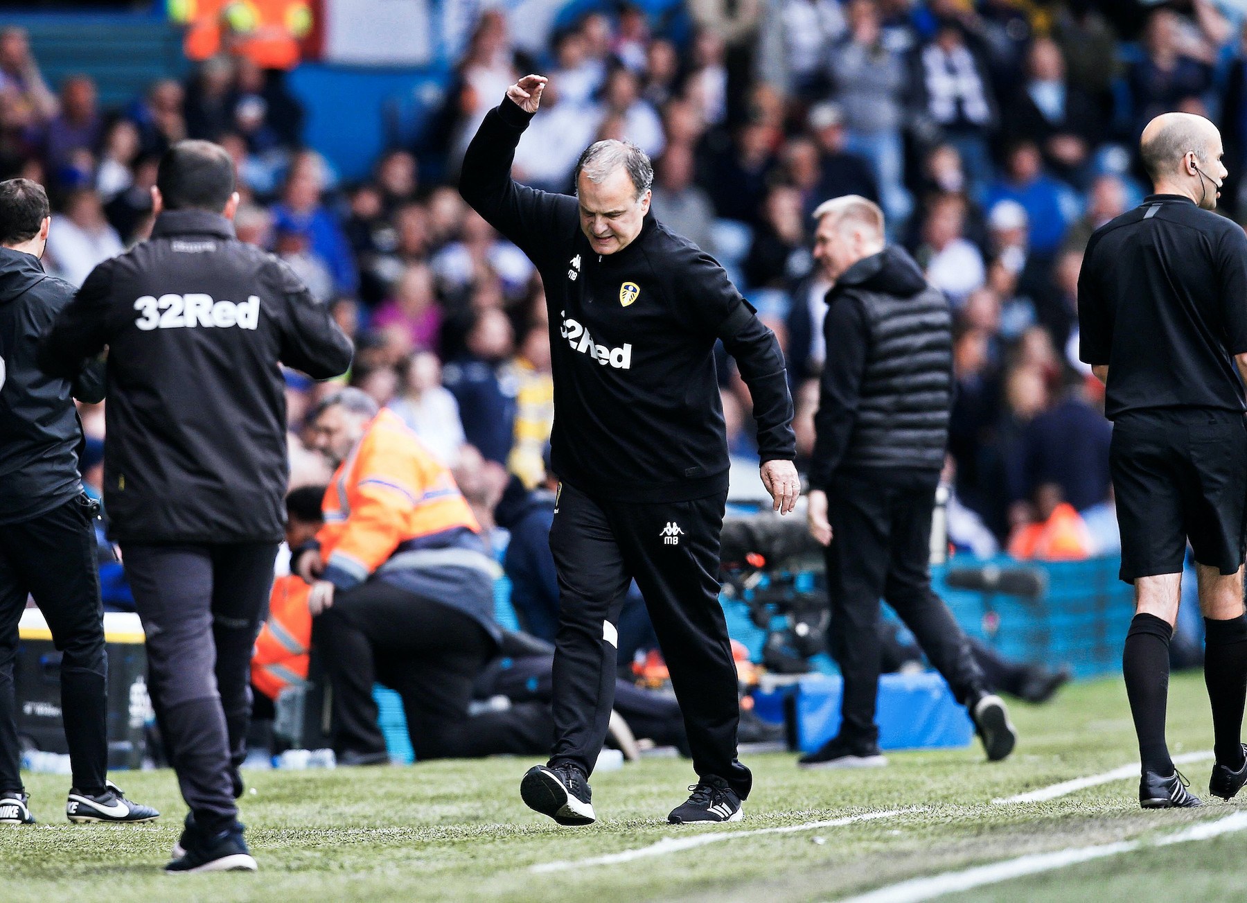 Chờ gã điên Marcelo Bielsa xuất chiêu tại Premier League hình ảnh