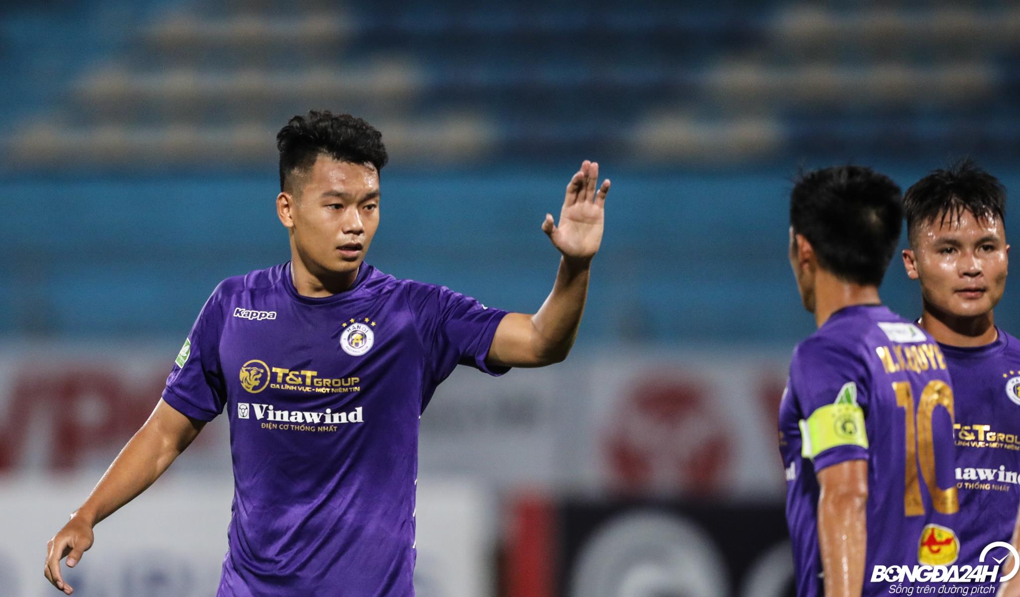 Tiền đạo bất đắc dĩ Nguyễn Thành Chung muốn đá ở vị trí trung vệ hình ảnh