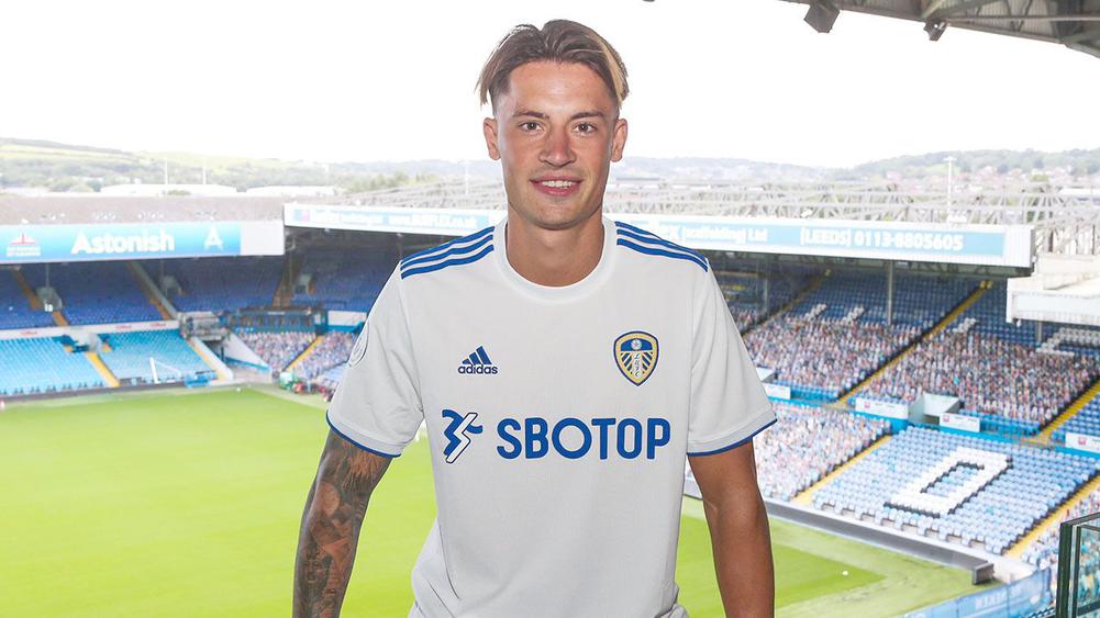 Robin Koch đến Leeds United Câu chuyện về những bức thư điện tử  hình ảnh