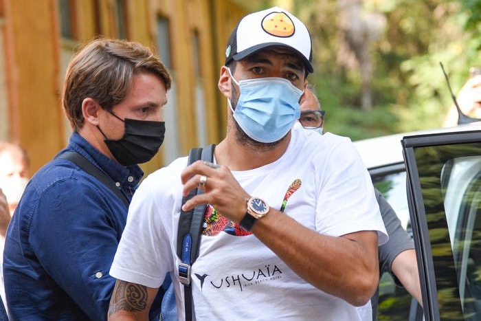 Luis Suarez gian lận thi cử, bị công an điều tra hình ảnh