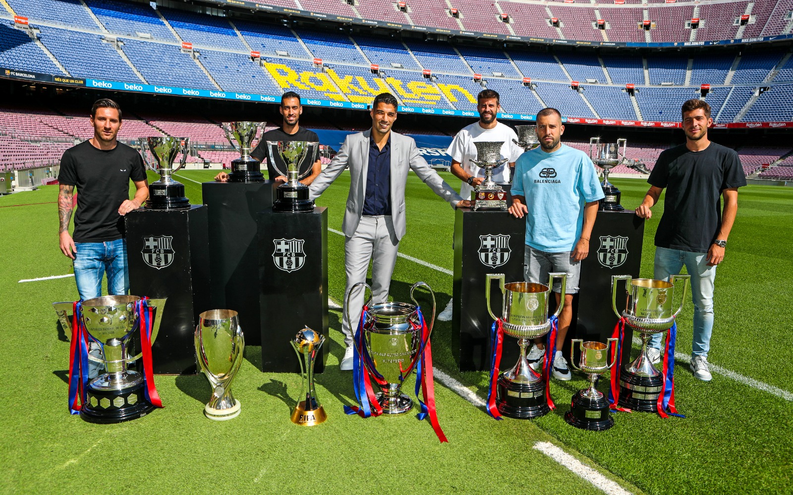 Luis Suarez Tạm biệt huyền thoại Barcelona hình ảnh