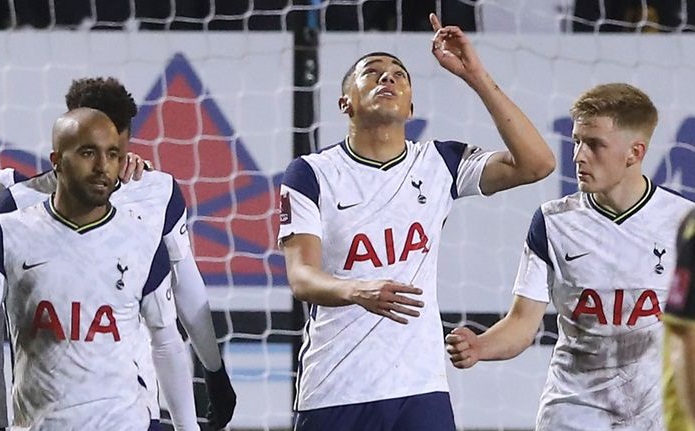 Tottenham đánh bại Marine