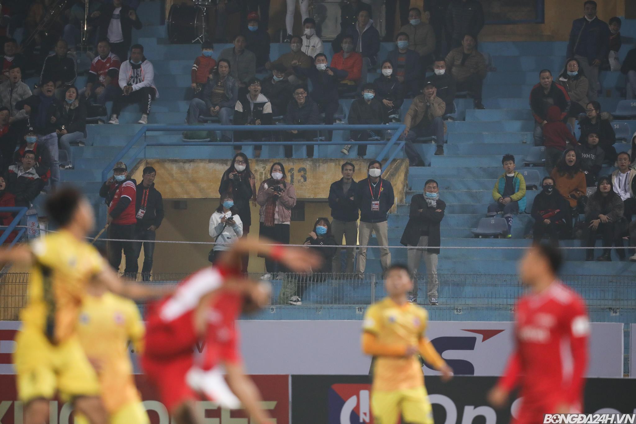 Sân Hàng Đẫy vắng khách trong trận đầu CLB Viettel mở bán vé hình ảnh