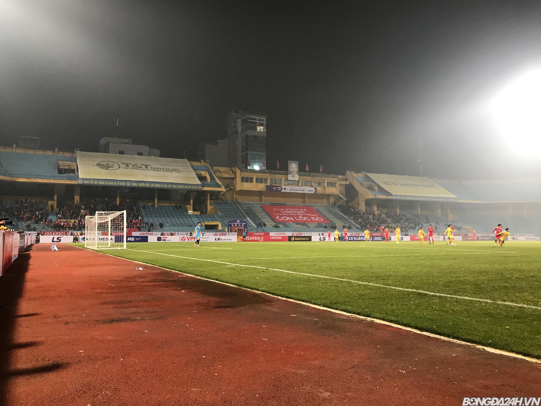 Sân Hàng Đẫy vắng khách trong trận đầu CLB Viettel mở bán vé hình ảnh