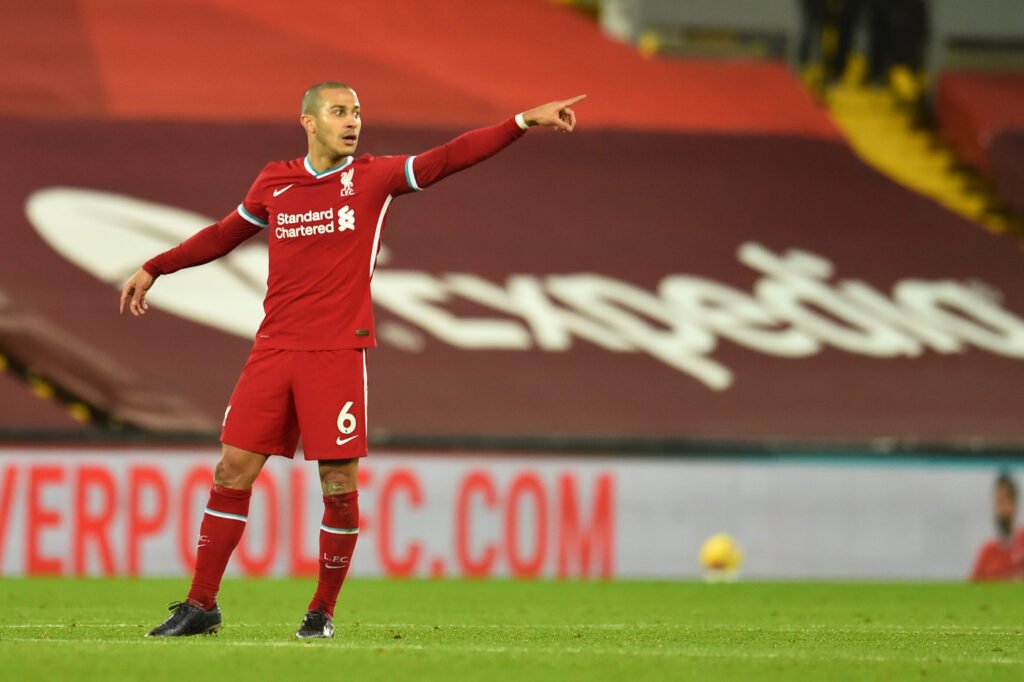 Jurgen Klopp sẽ giải phóng Thiago để giúp hàng công Liverpool giải hạn