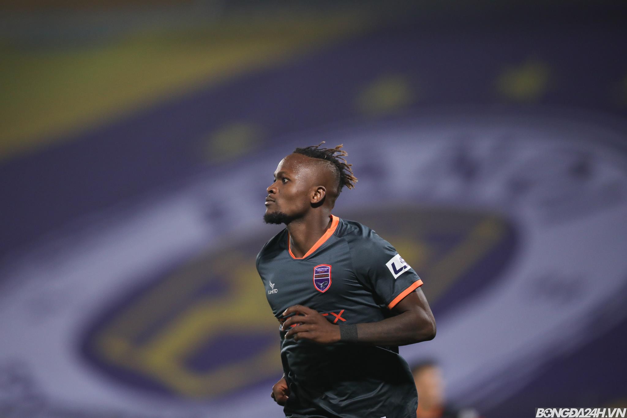 Victor Mansaray Hà Nội vs Bình Dương