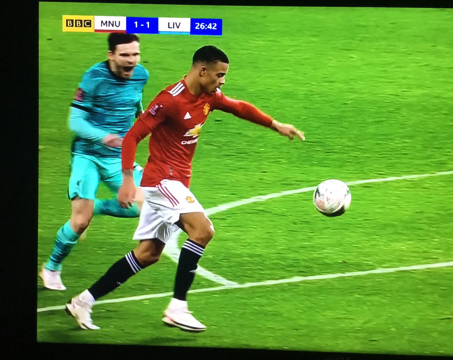 Ngỡ ngàng với phát kiến phòng ngự của Robertson trước Greenwood hình ảnh