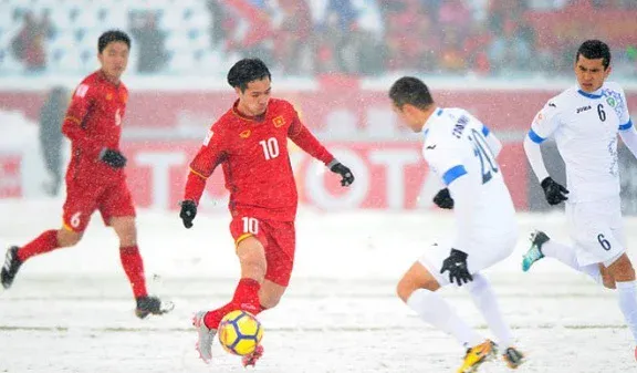 Lá Quốc kỳ trong tay Đỗ Duy Mạnh 2