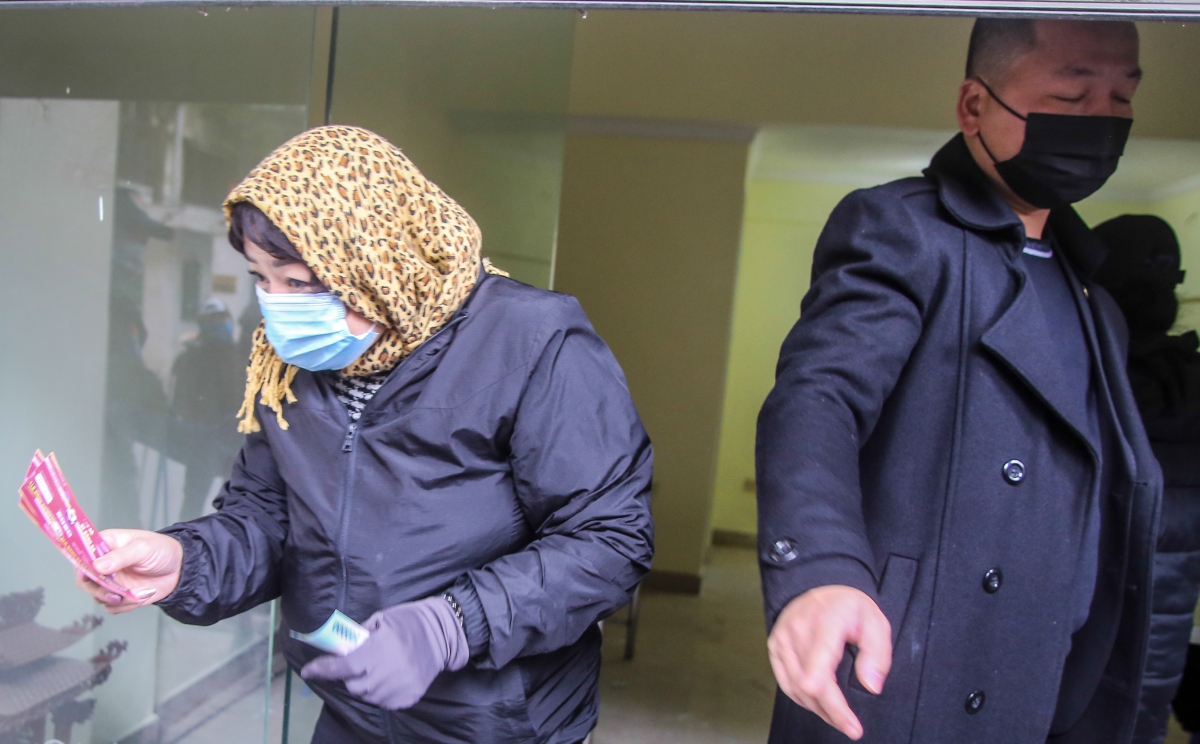 ẢNH Người dân xếp hàng mua vé Siêu cúp Quốc gia đông như trảy hội hình ảnh gốc 3