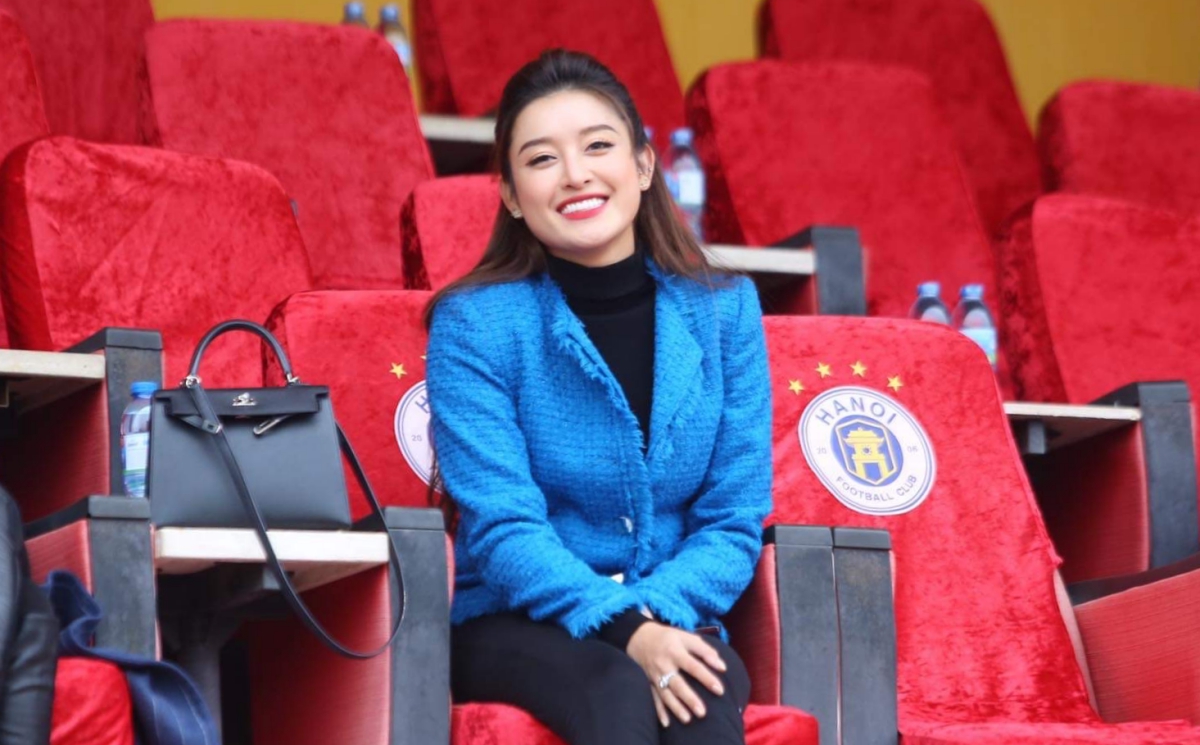 Chùm ảnh Bất chấp giá rét, khán giả ‘đội gió’ tới theo dõi trận siêu cúp hình ảnh gốc 2