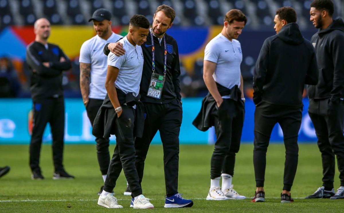 Lingard bật khóc khi bị Southgate bỏ rơi Lingard bật khóc khi bị Southgate bỏ rơi